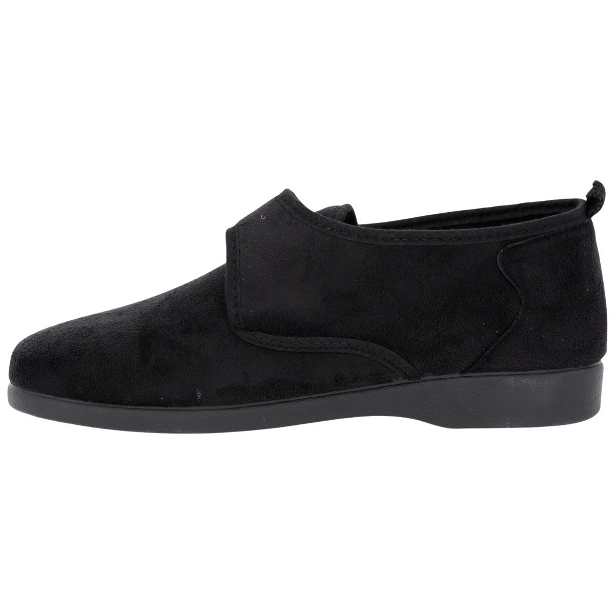 Scarpa nera in velour con velcro. Calzata ampia.