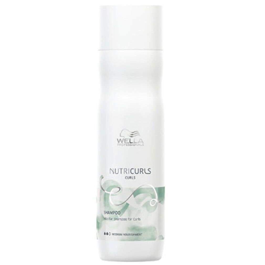 Flacone di shampoo bianco con design verde. Scritte: Wella, Nutricurls Curls, Shampoo.