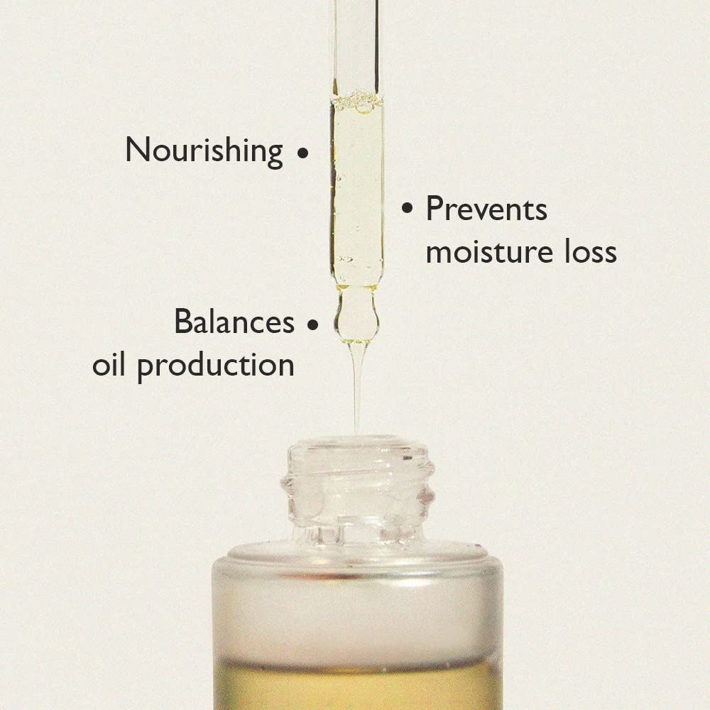 Primo piano di una pipetta che gocciola olio in un flacone. Testo: Nutre, equilibra la produzione di olio, previene la perdita di umidità.