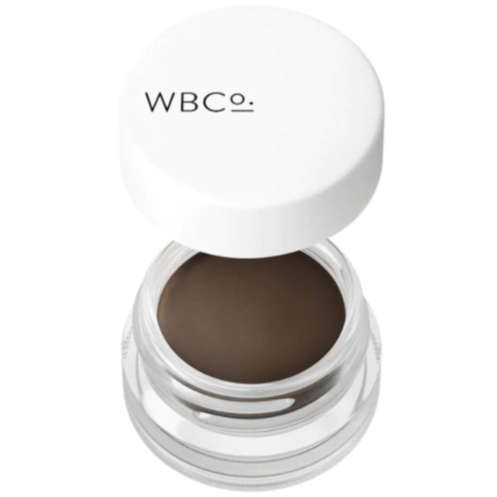 Pomata per sopracciglia in vasetto trasparente con coperchio bianco. Sul coperchio è scritto "WBCo.".