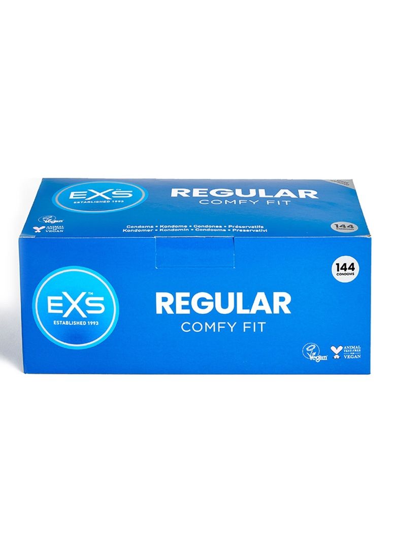 Scatola blu con preservativi. Scritte: EXS, REGULAR COMFY FIT, 144 preservativi.