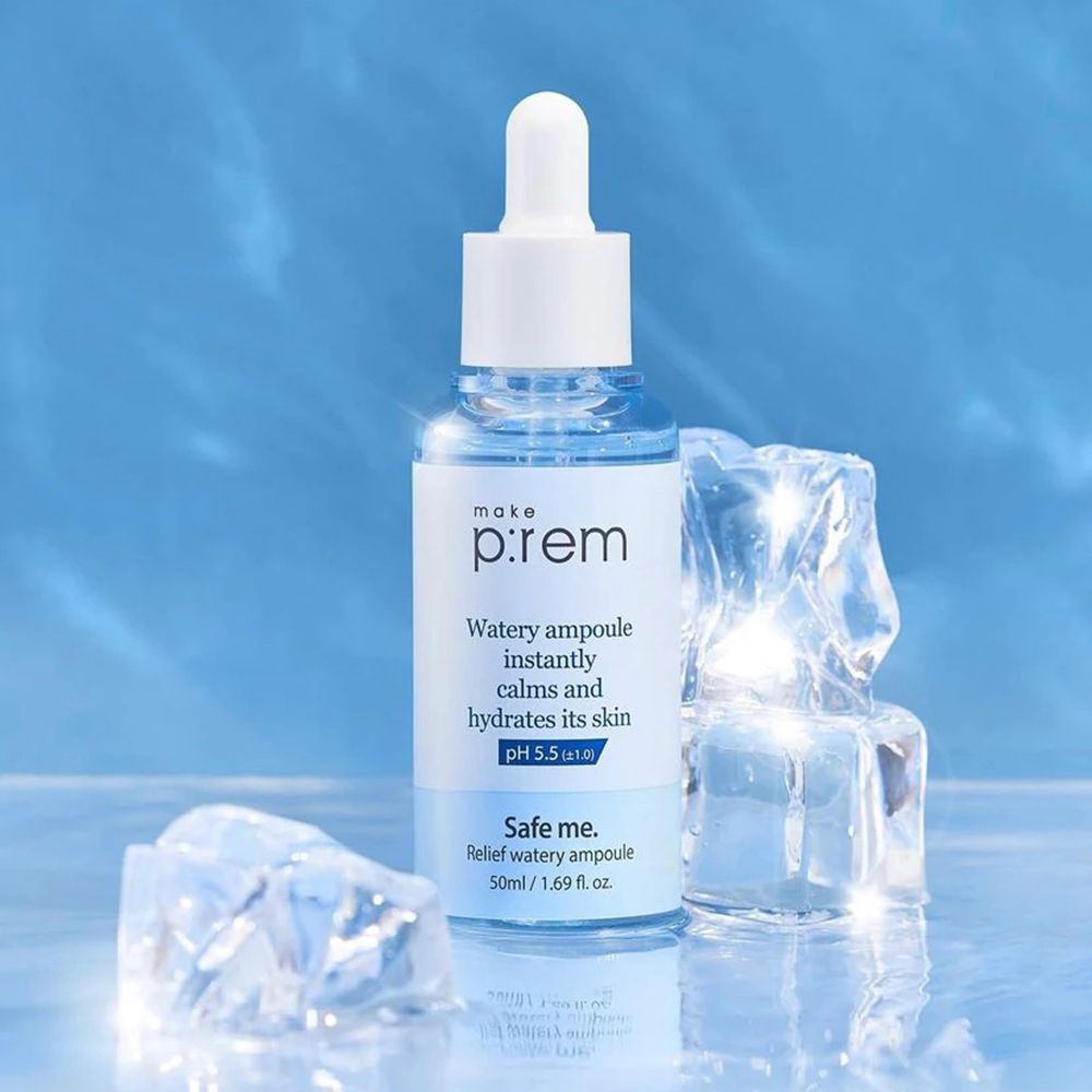 Siero acquoso trasparente con contagocce bianco. Scritta: make p:rem, Watery ampoule, pH 5.5. Cubetti di ghiaccio.