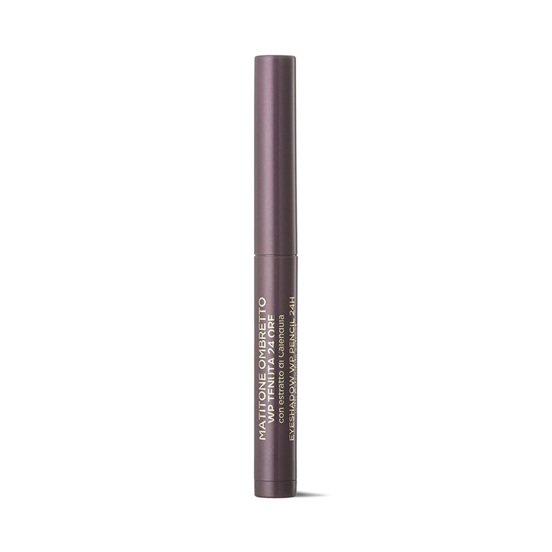 Matita ombretto viola. Testo: MATITONE OMBRETTO WP TENUTA 24H, con estratto di Calendula, Eyeshadow WP Pencil 24H.