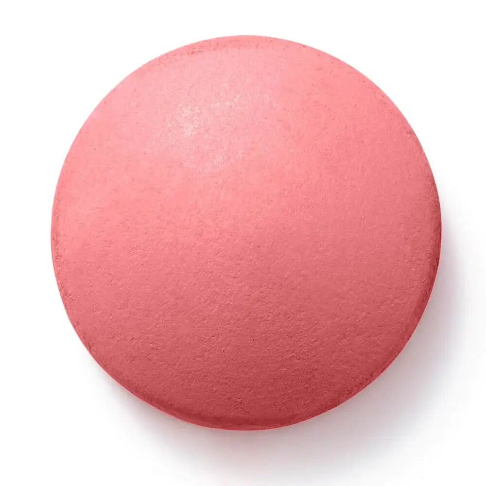 Fard rosa, forma rotonda. Sfondo bianco.