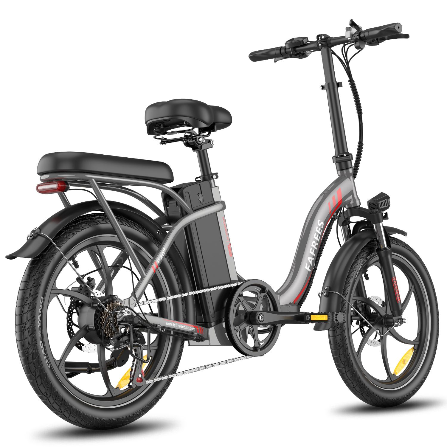 Bicicletta elettrica Fafrees F20+, leggermente angolata. Telaio grigio, pneumatici, sella e portapacchi neri. Striscia rossa.
