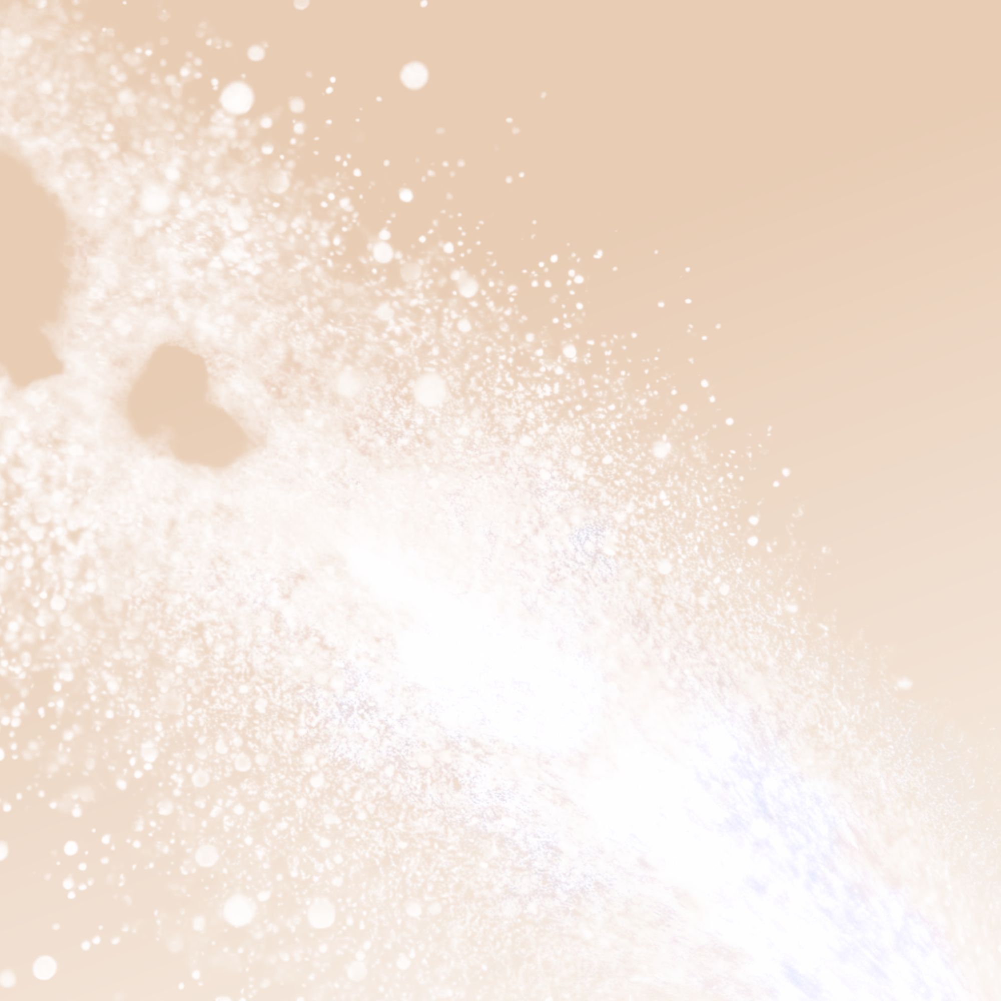 Primo piano di nebbia spray. Particelle chiare su sfondo beige. Nessuna identificazione del prodotto.
