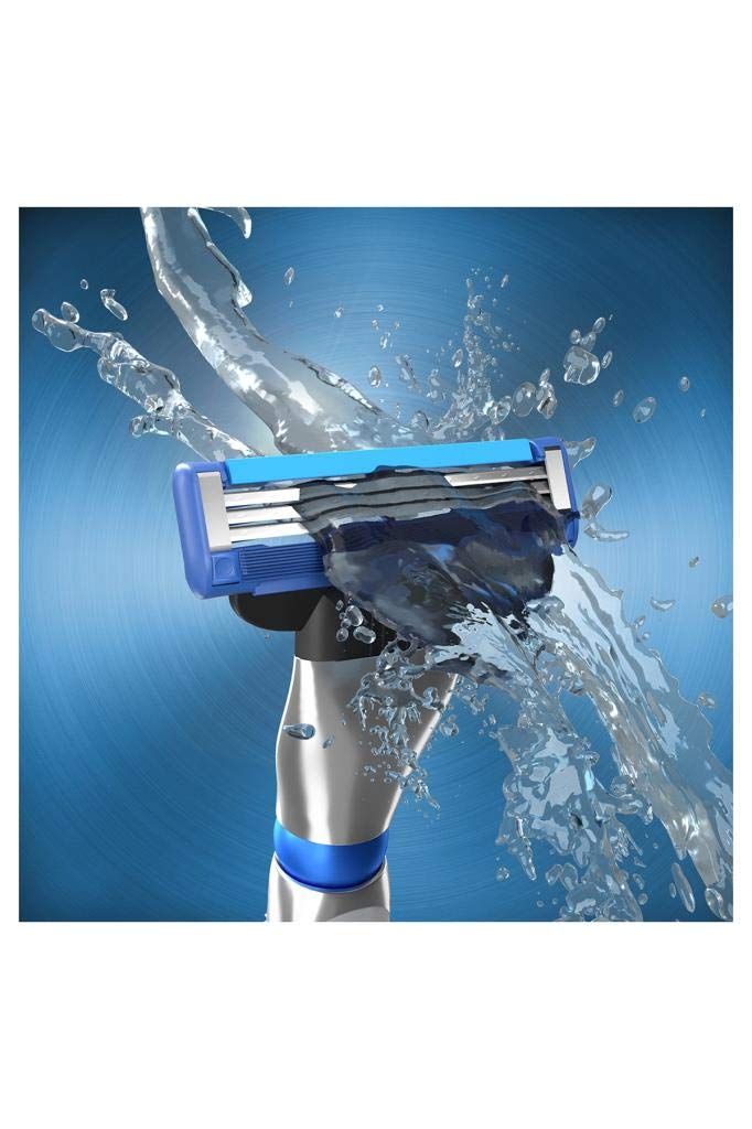 Testina di rasoio con getti d'acqua. Elementi blu e argento. Vista dettagliata delle lame.