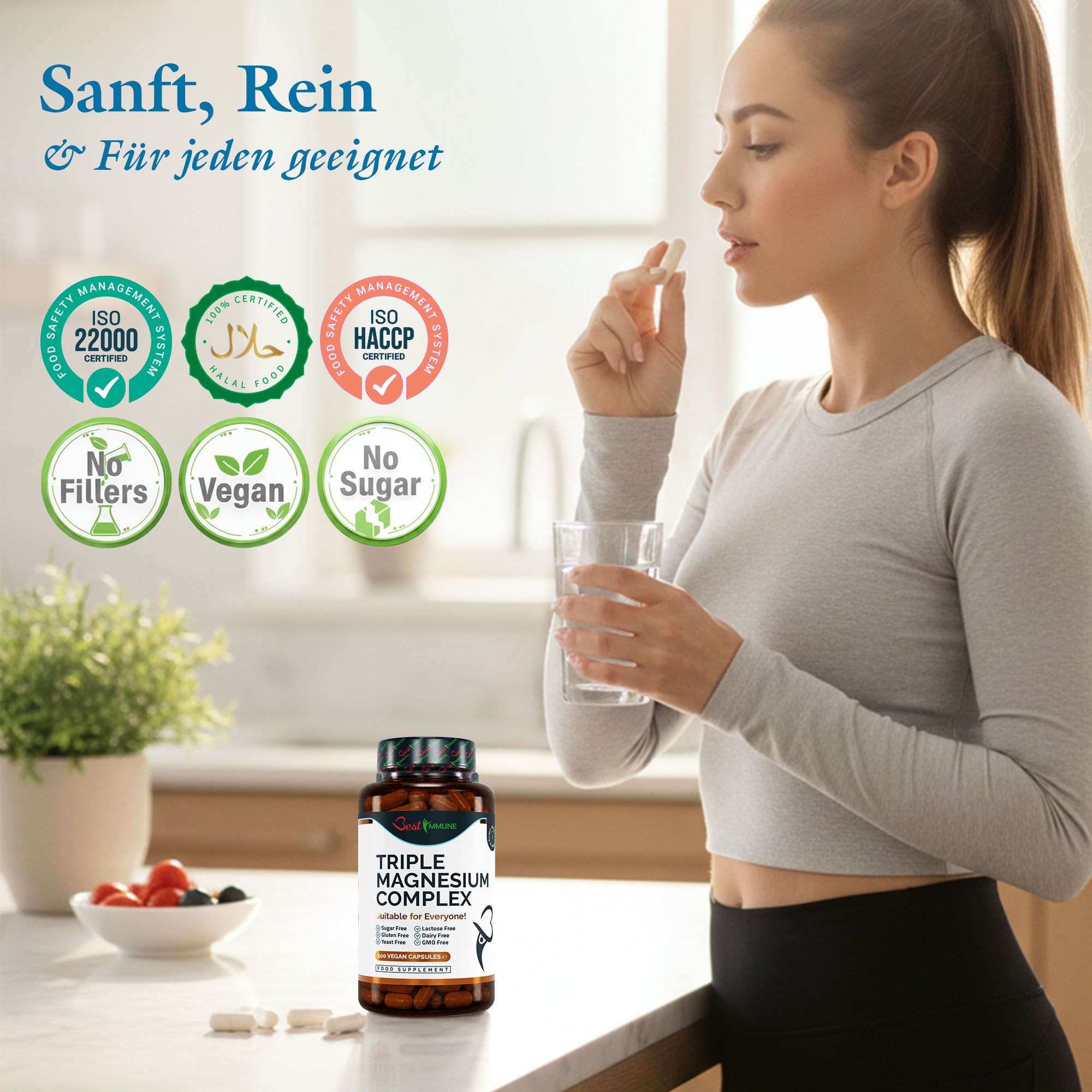 Donna che assume una capsula Triple Magnesium Complex. Bottiglia e sigilli sul tavolo. ISO 22000, Halal, HACCP, Vegan, No Sugar.