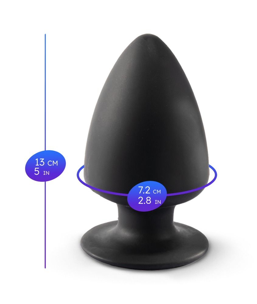 Plug in silicone nero. Forma conica. Dimensioni: 13 cm di altezza, 7,2 cm di larghezza.