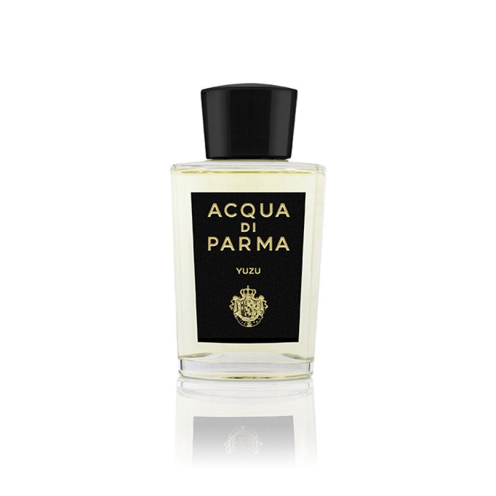 Flacone in vetro con etichetta nera: Acqua di Parma Yuzu. Tappo nero. Liquido trasparente.