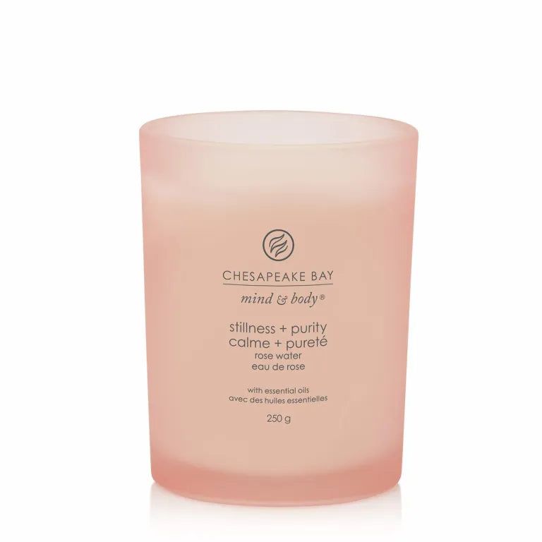 Candela rosa Chesapeake Bay, mind & body, stillness + purity, 250g. Con oli essenziali.