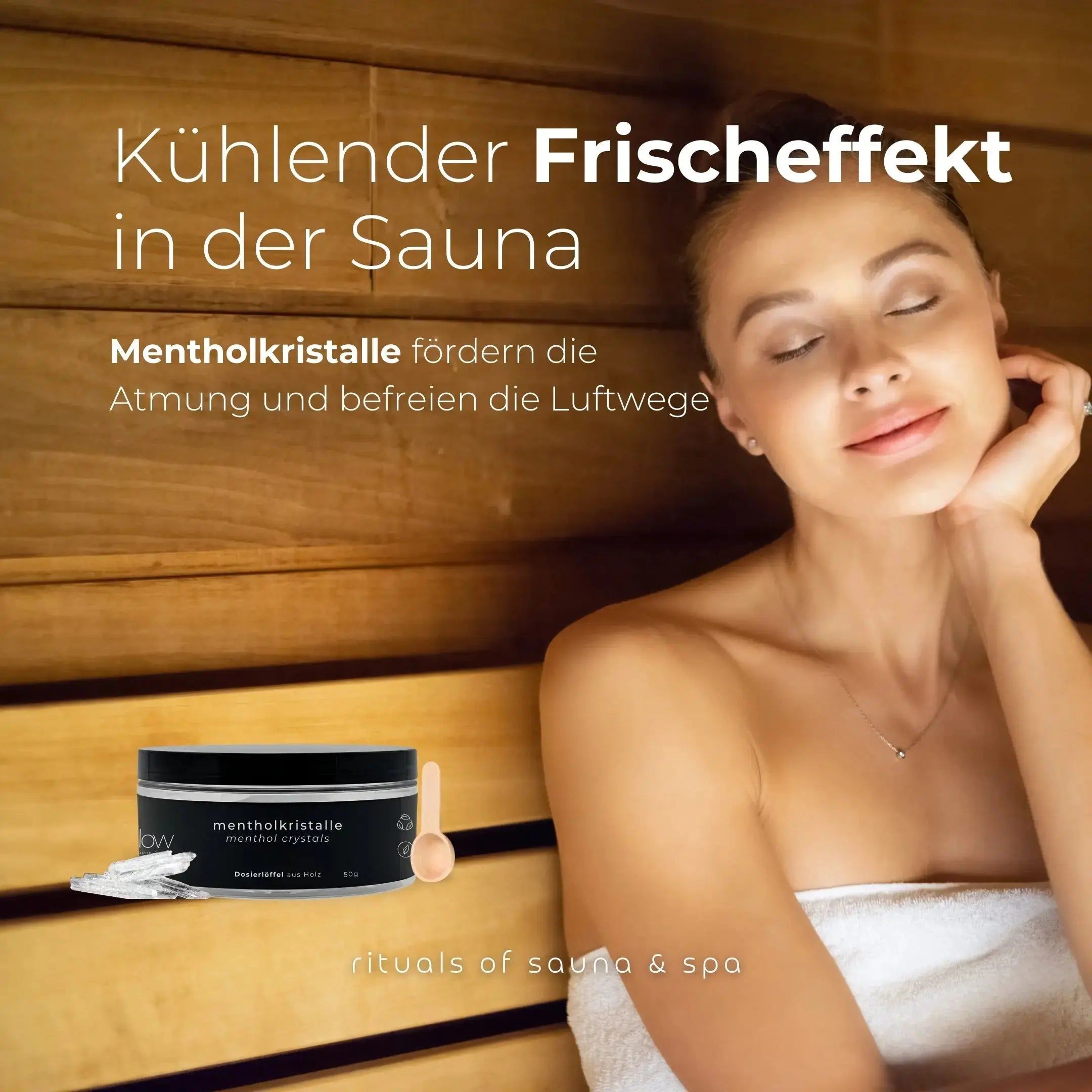 Donna in sauna, accanto al contenitore del prodotto con cucchiaio di legno. Testo: Effetto rinfrescante in sauna. I cristalli di mentolo favoriscono la respirazione.