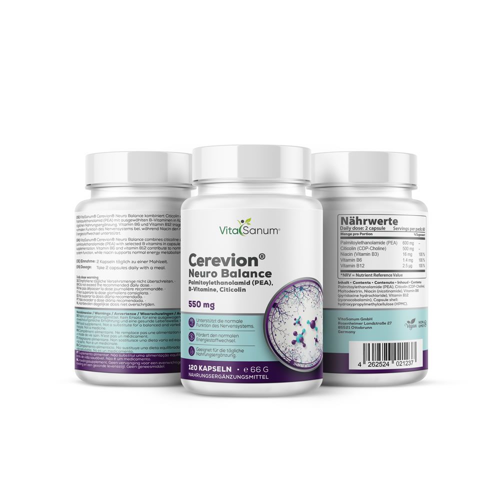 Tre flaconi di capsule VitaSanum Cerevion Neuro Balance. Un flacone mostra il lato anteriore con dettagli su Citicolina, PEA, Vitamine B.