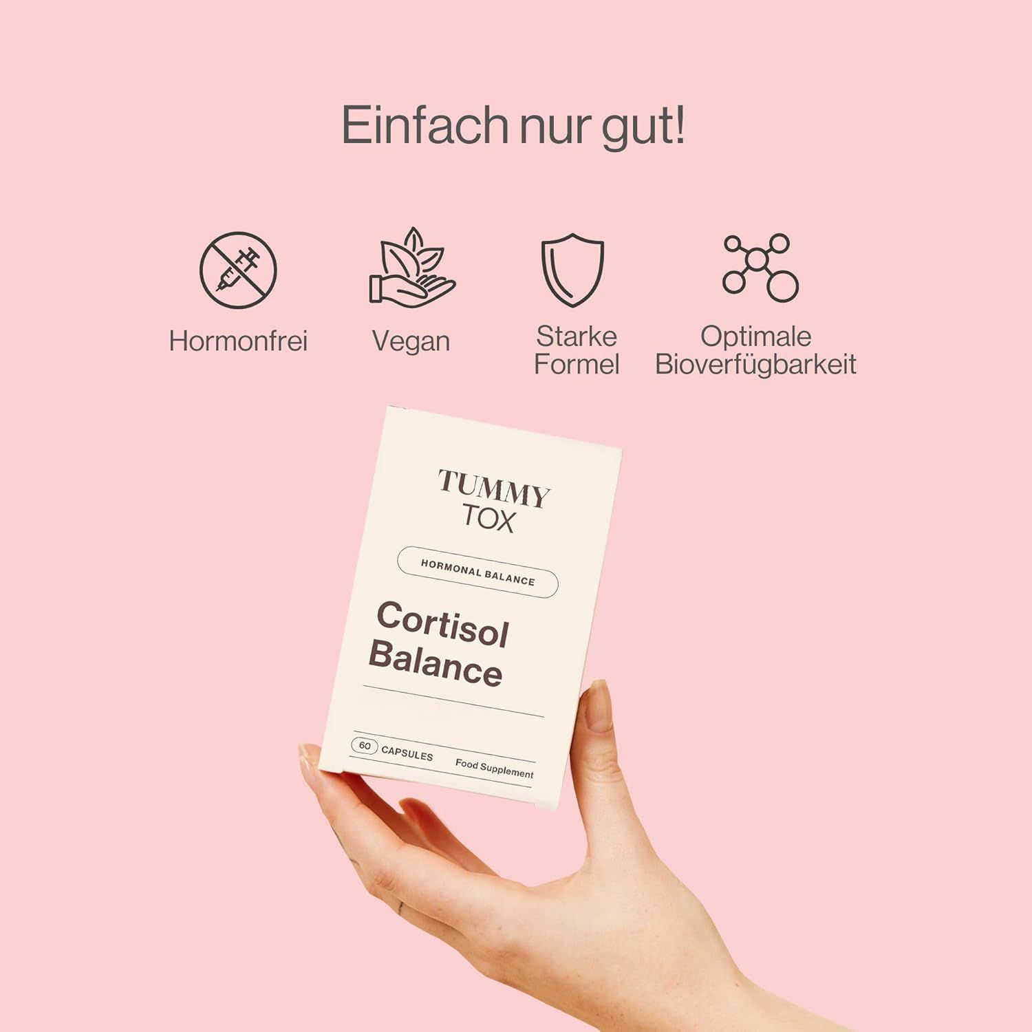 Mano che tiene un pacchetto. Testo: TUMMY TOX, Equilibrio ormonale, Equilibrio del cortisolo. Simboli: Senza ormoni, Vegano, Formula forte, Biodisponibilità ottimale.