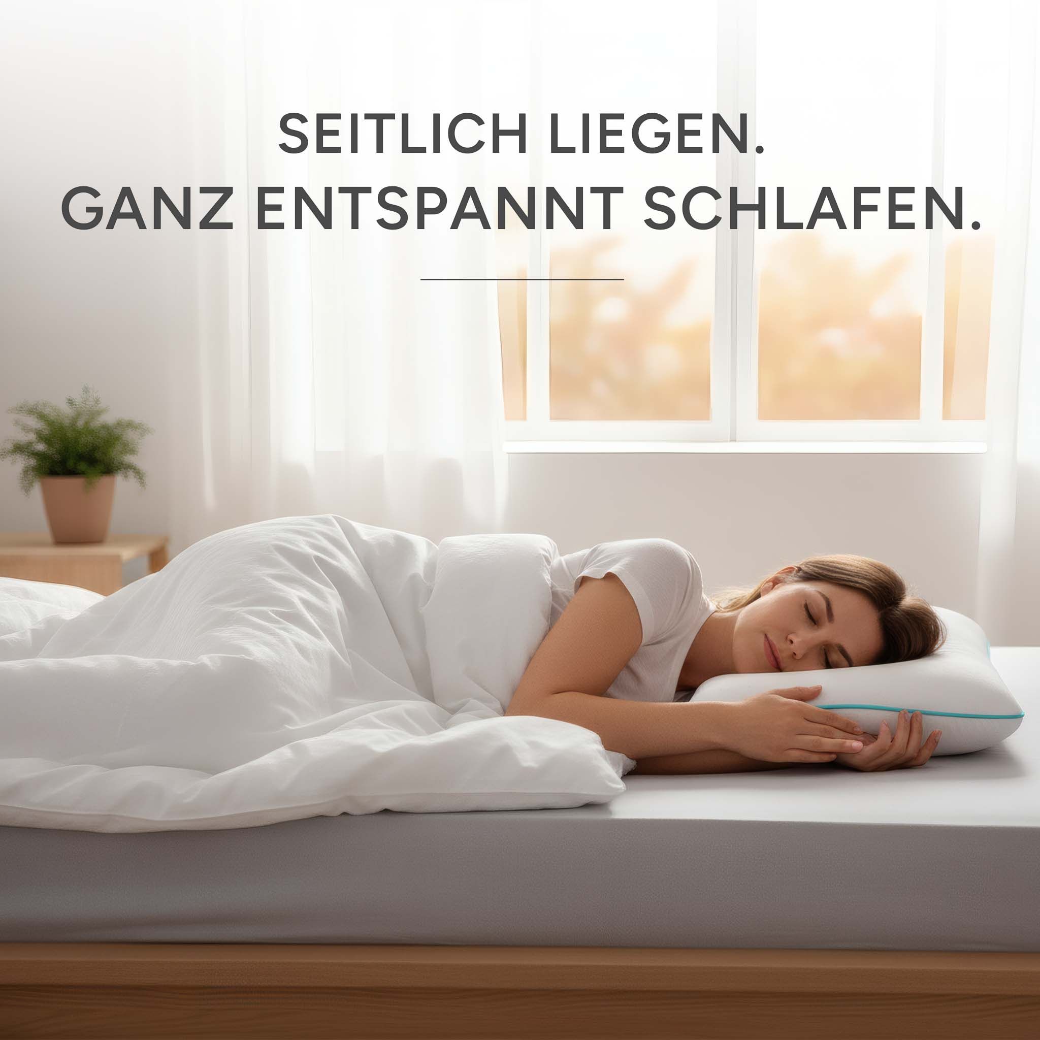 Donna sdraiata a letto con cuscino. Testo: Dormire di lato. Dormire rilassati.