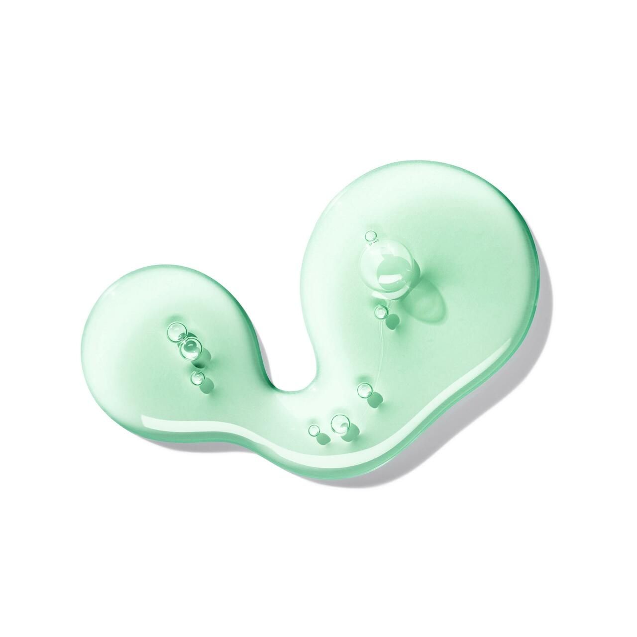 Macchia di gel verde-giallo con bolle. Su sfondo bianco.