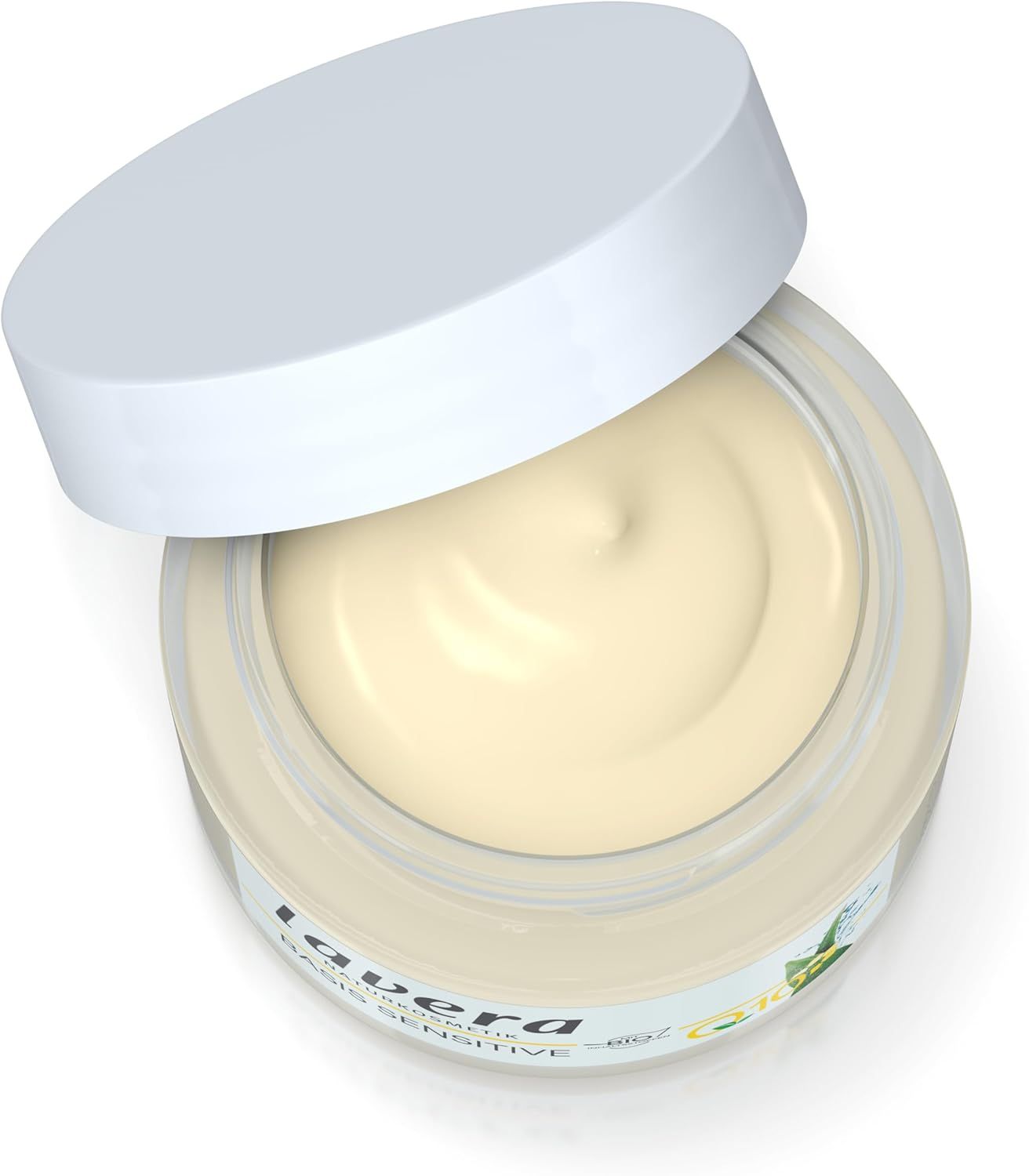 Crema in un vasetto con coperchio aperto. L'etichetta riporta "lavera".