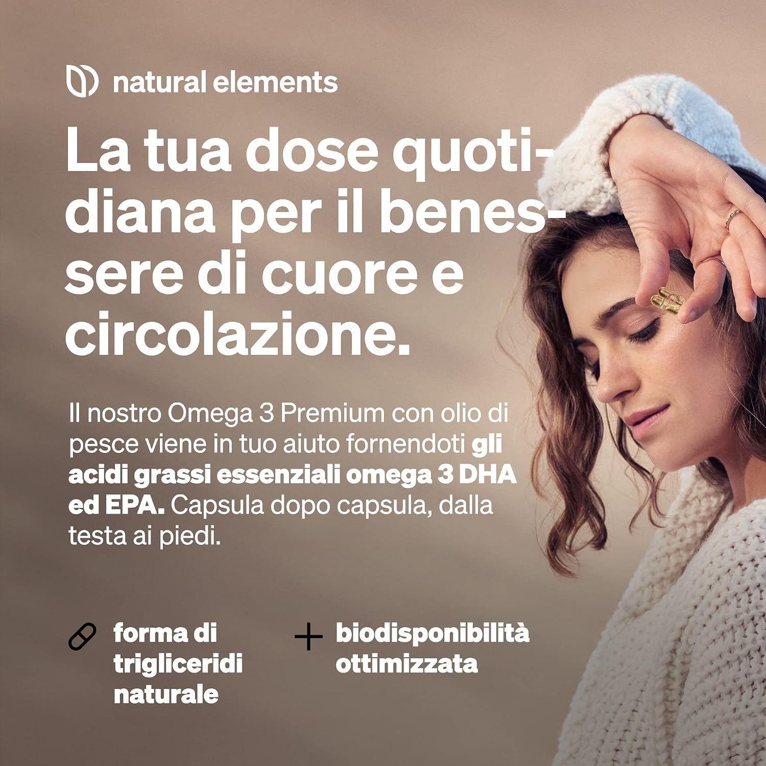 Una donna tiene in mano una capsula di Omega 3. Sull'etichetta è indicato "Natural Elements Omega 3 Premium".