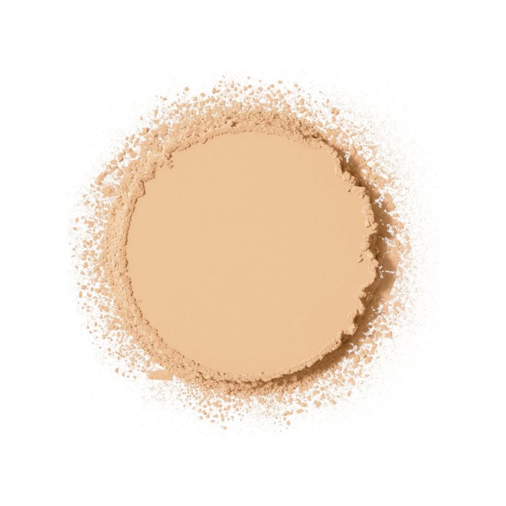 Swirl di cipria beige su sfondo bianco. Cipria al centro, circondata da cipria sfusa. Colore beige chiaro.