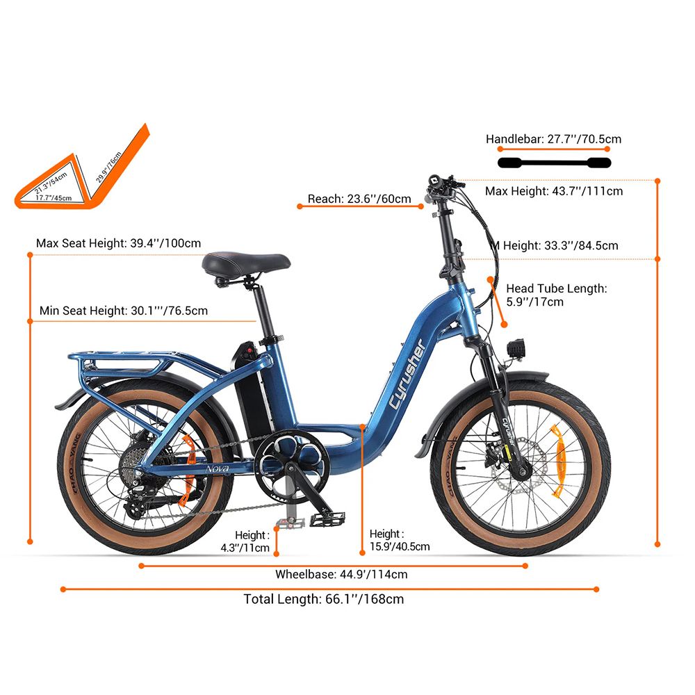 E-bike blu CYRUSHER Nova, pneumatici marroni. Dimensioni: 168 cm di lunghezza, interasse 114 cm, altezza sella max. 100 cm.