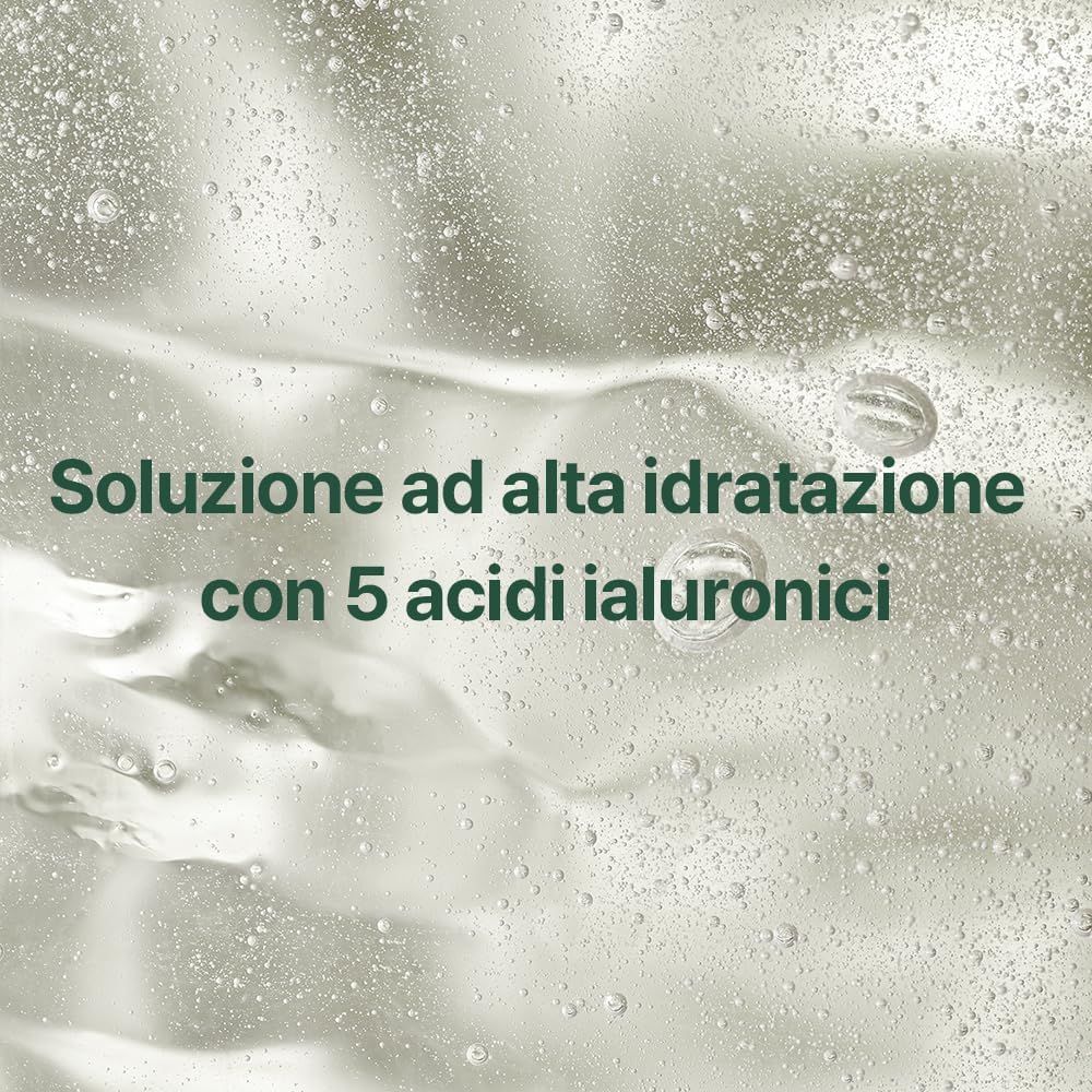 Primo piano di acqua con bolle. Testo: Soluzione ad alta idratazione con 5 acidi ialuronici.