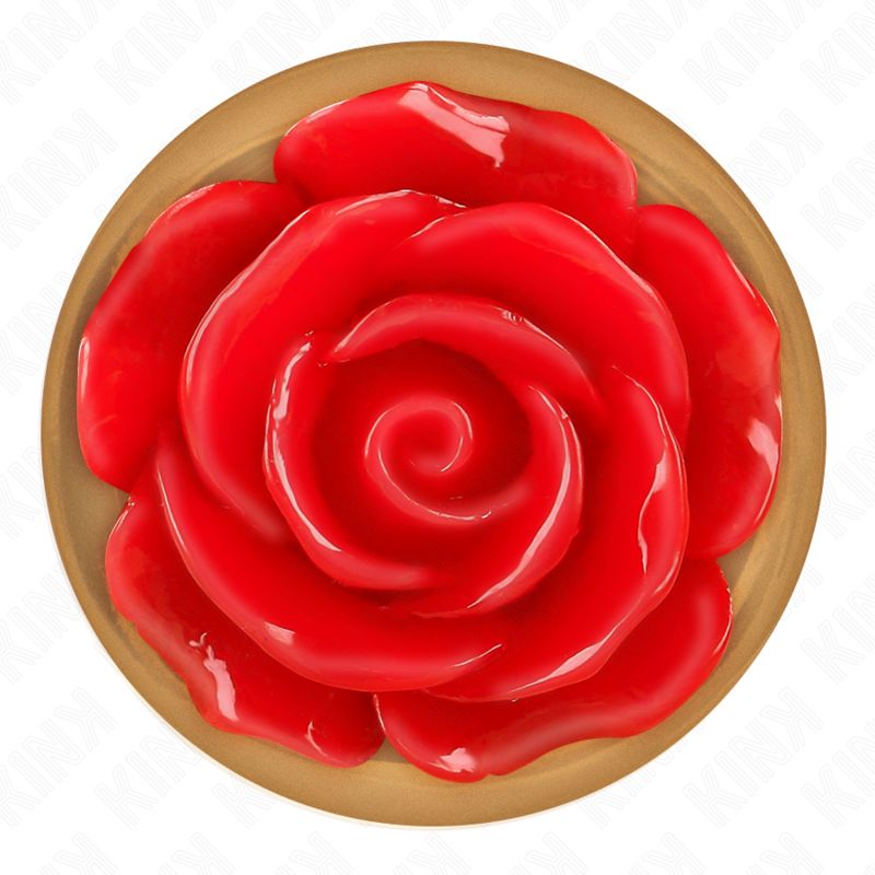 Vista dettagliata dell'applicazione di rosa rossa alla base di un plug anale.