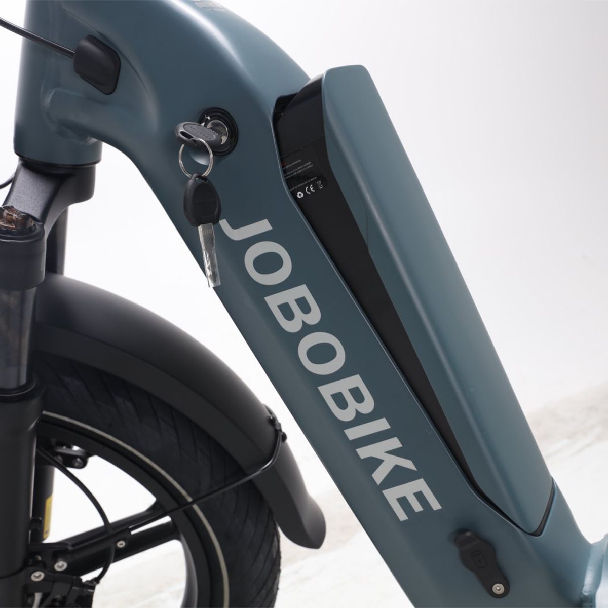 Telaio con logo JOBOBIKE. Vano batteria con chiave. Parafango nero.