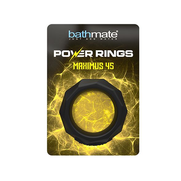 Confezione con anello nero. Scritta: Bathmate, Power Rings Maximus 45. Sfondo con effetti luce gialli.
