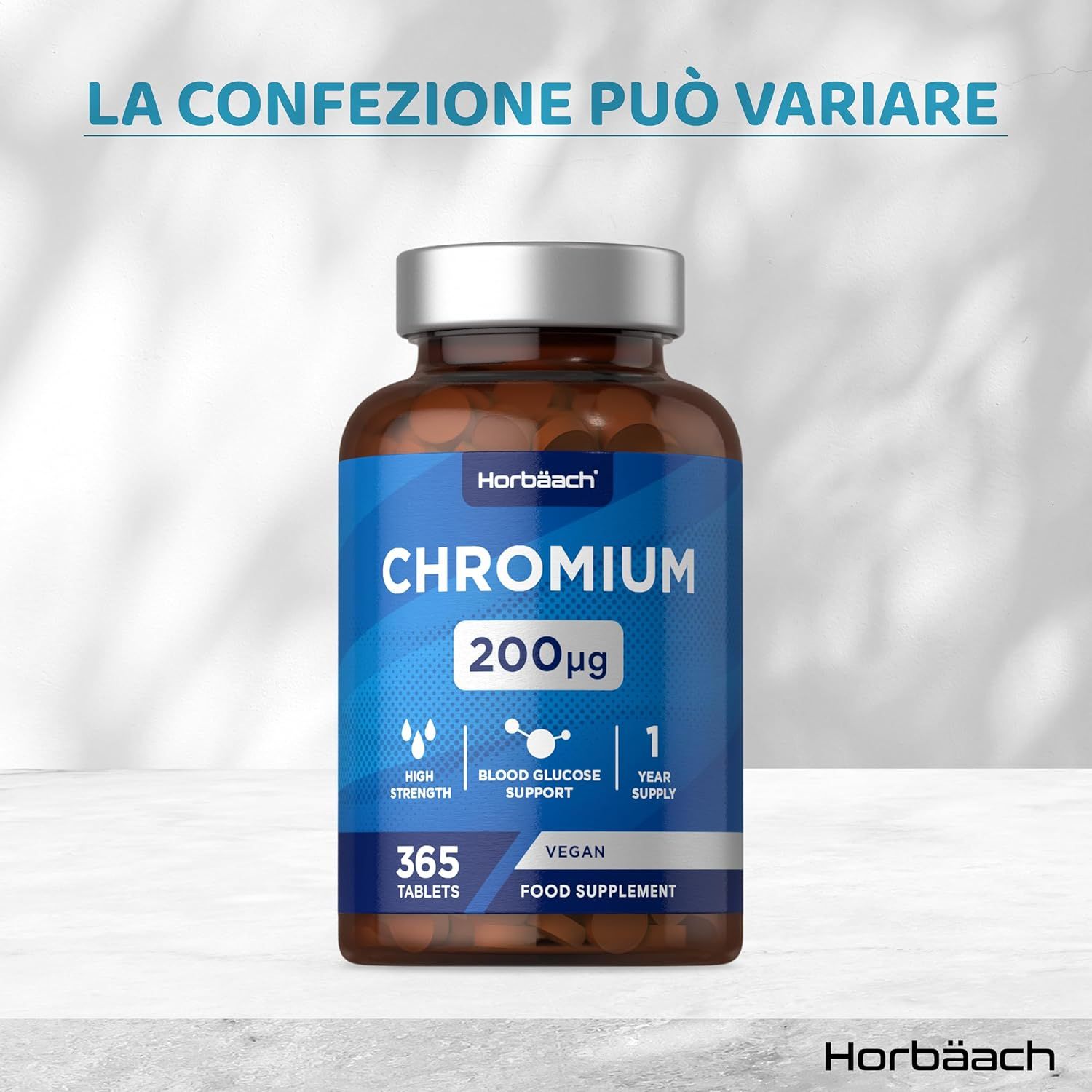 Flacone marrone con etichetta blu. Contiene 365 compresse. Scritta: CHROMIUM 200µg. Vegano. 1 anno di fornitura.