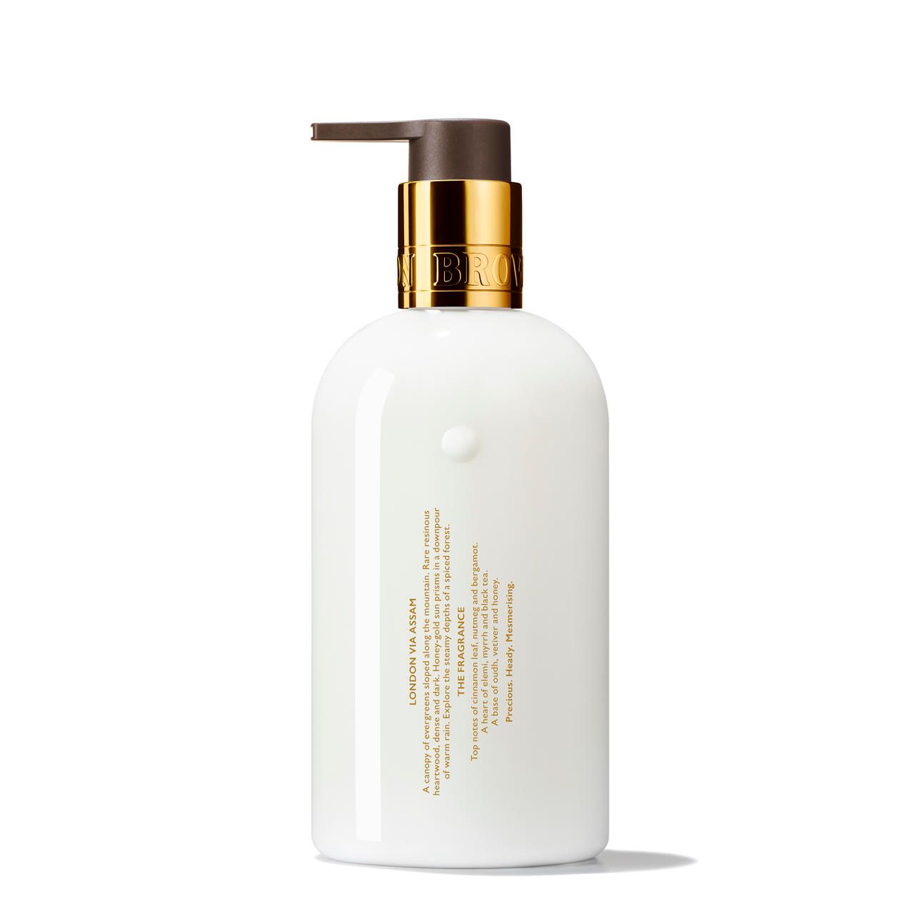 Flacone bianco con erogatore dorato. Scritta: Molton Brown, London. Testo con ingredienti e note olfattive.