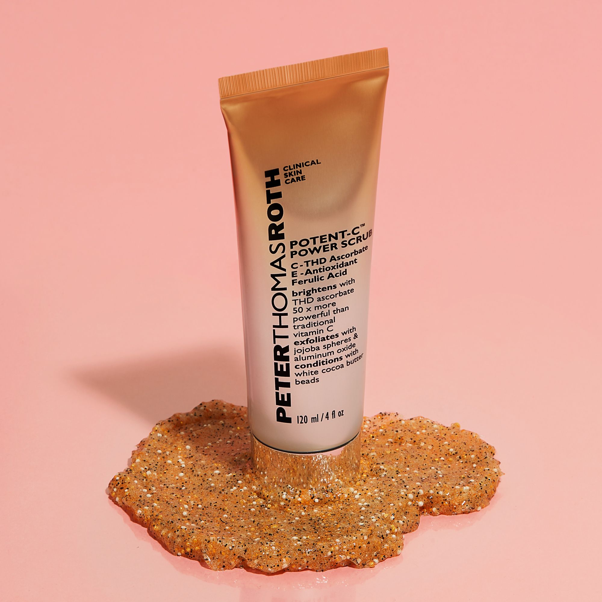 Tubo con texture esfoliante. Scritta: Peter Thomas Roth, Potent-C Power Scrub. 120 ml/4 fl oz.