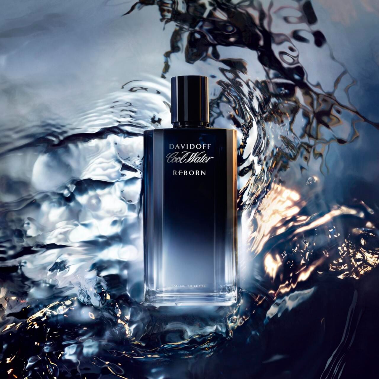 Davidoff Cool Water Reborn Man E.d.T. Nat. Spray. Flacone nell'acqua. Sfumatura blu-nera. Tappo nero.