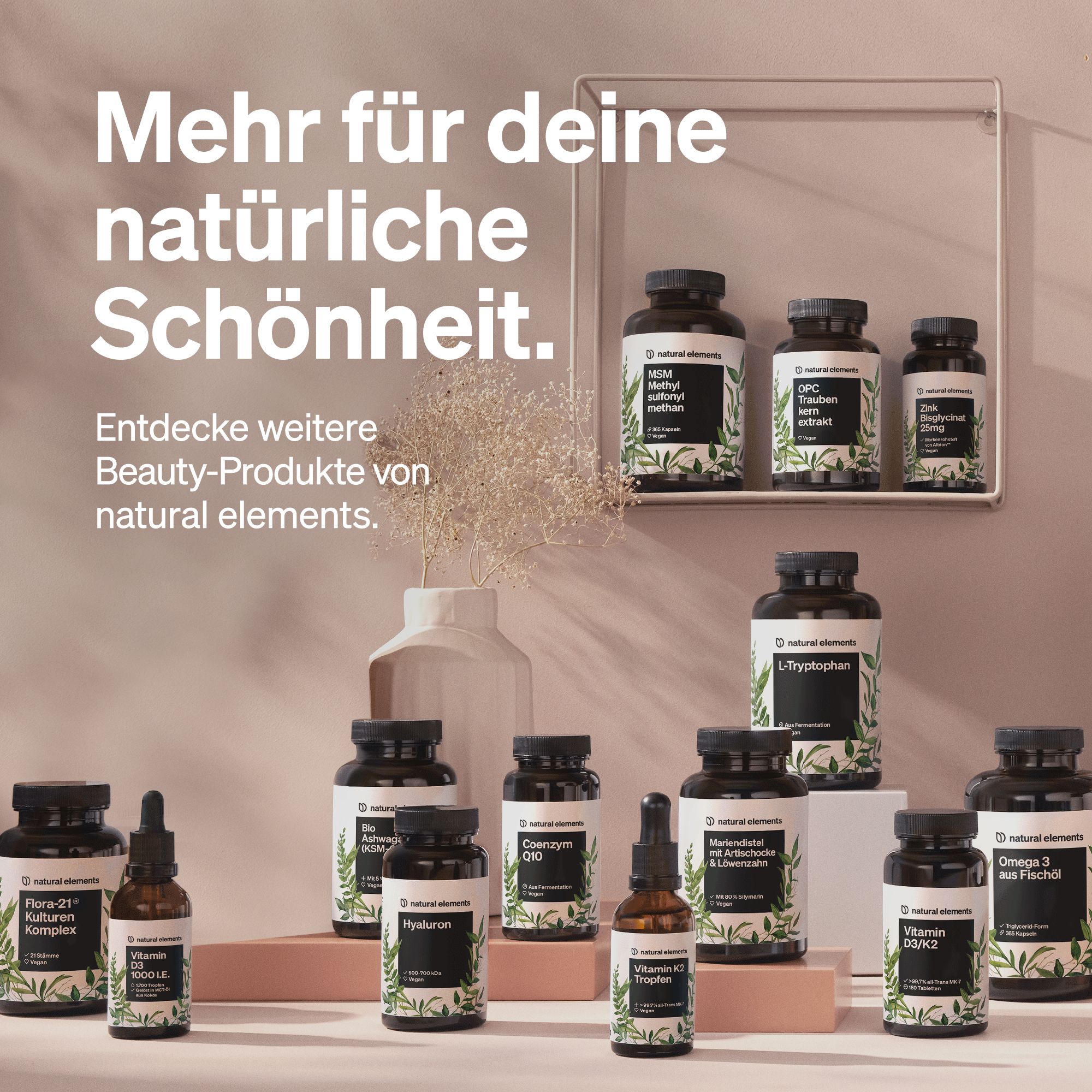 Diverse bottiglie con etichette. Testo: Più per la tua bellezza naturale. Prodotti natural elements.