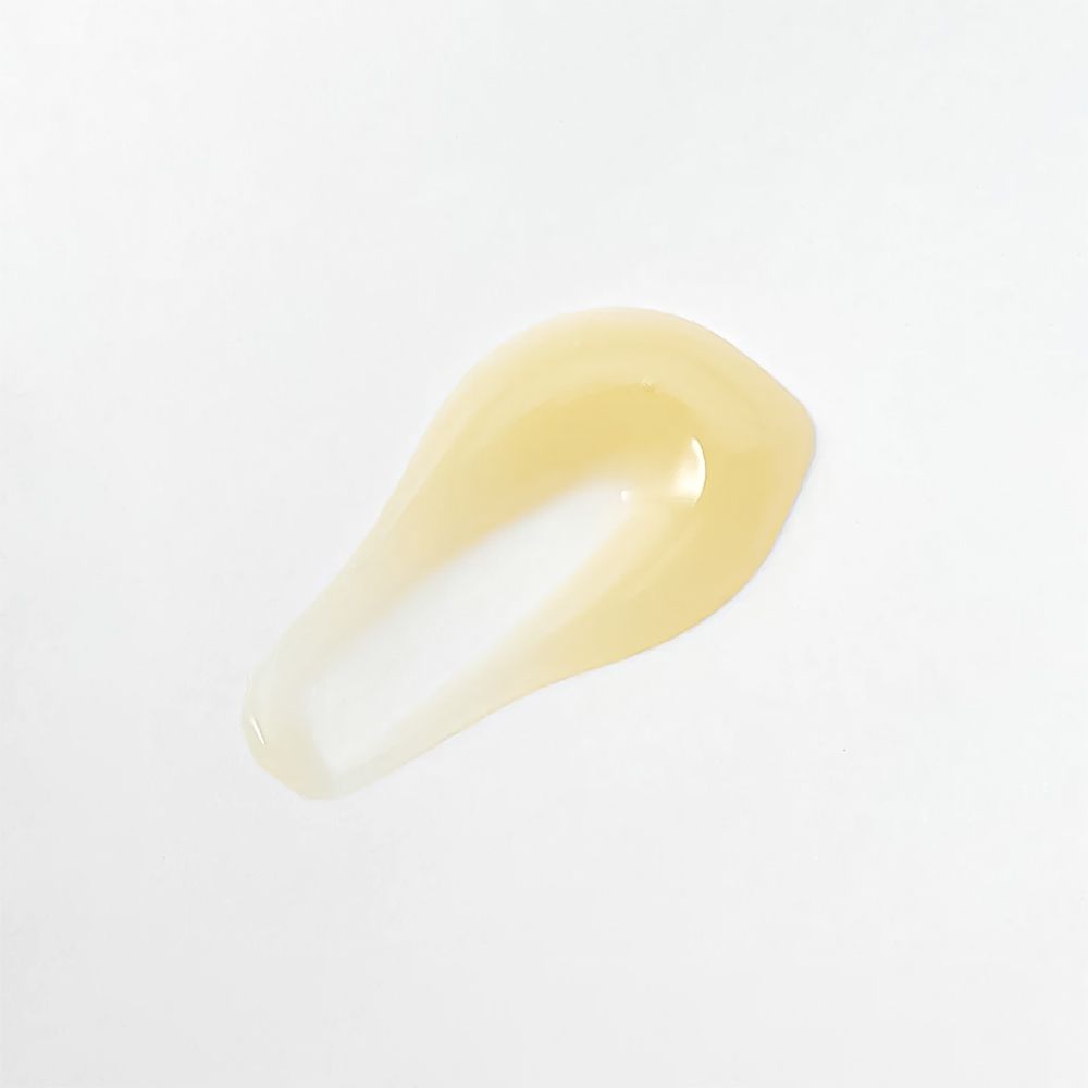 Campione di prodotto giallastro su sfondo bianco. Forma di goccia.