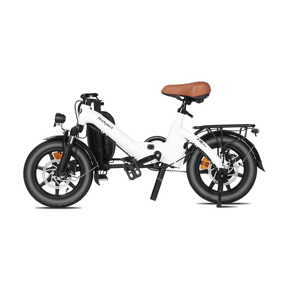 E-bike pieghevole bianca, sella marrone, pneumatici neri, portapacchi. Bodywel T16 Pro.