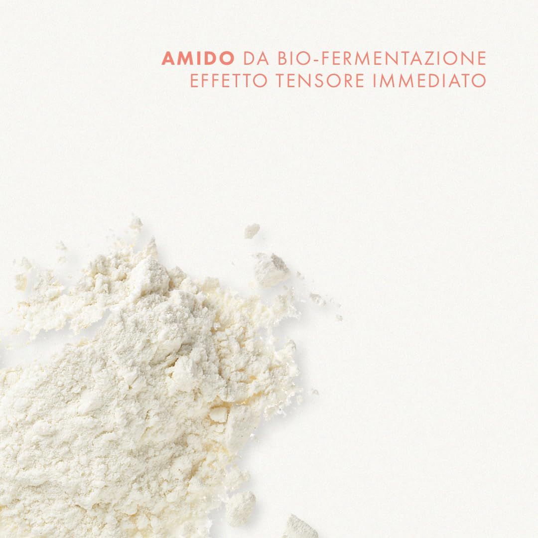 Primo piano di polvere bianca con testo: AMIDO DA BIO-FERMENTAZIONE, EFFETTO TENSORE IMMEDIATO.