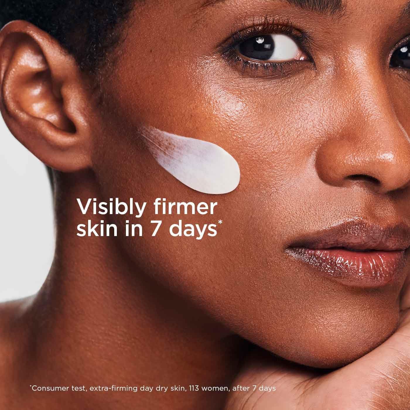 Viso di donna con crema applicata. Testo: Visibly firmer skin in 7 days.