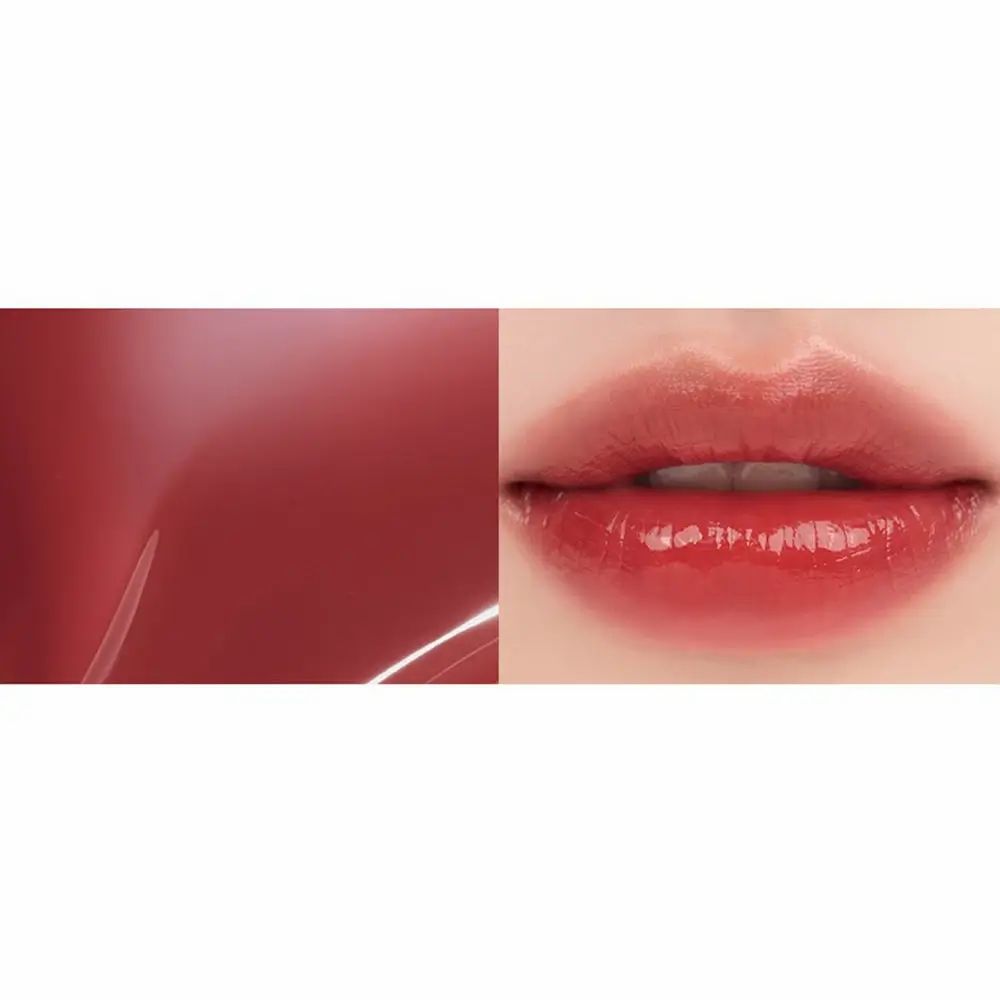 Primo piano di labbra con lucidalabbra rosso. Accanto, una superficie lucida dello stesso colore.