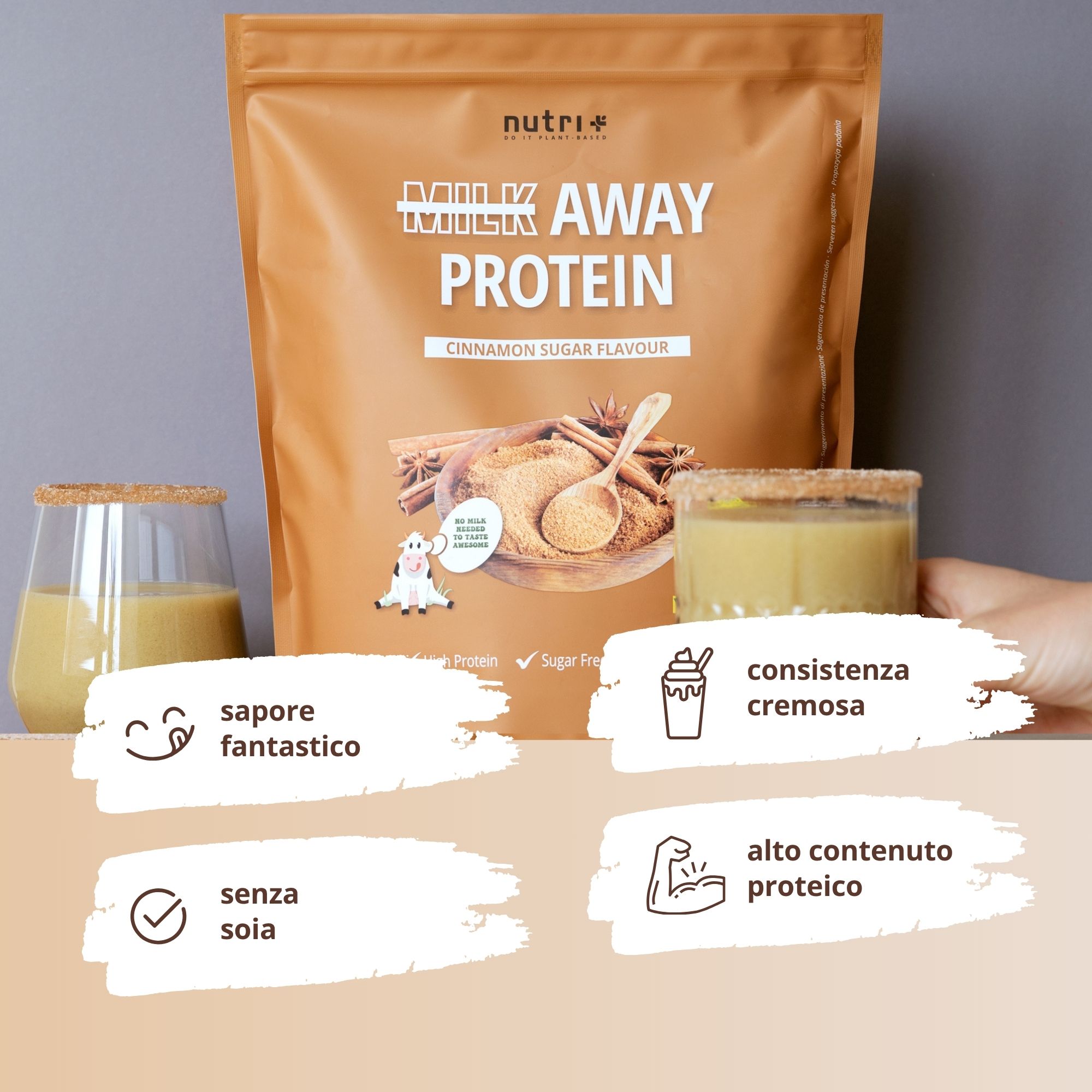 Confezione gusto cannella e zucchero, accanto a due bicchieri di frullato proteico. Icone per consistenza cremosa, senza soia, alto contenuto proteico.