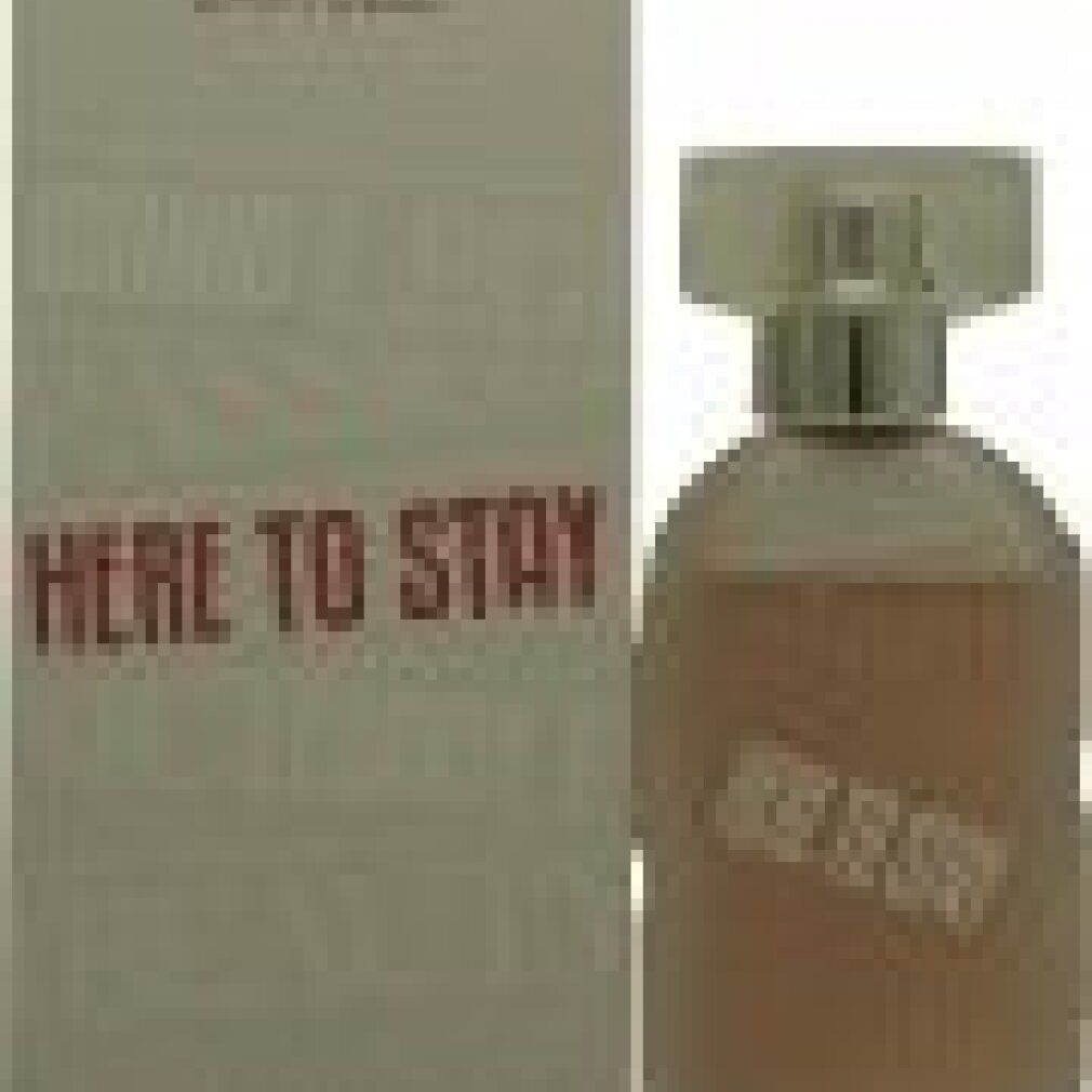 Flacone di profumo con scritta "HERE TO STAY" sulla confezione e sull'etichetta.
