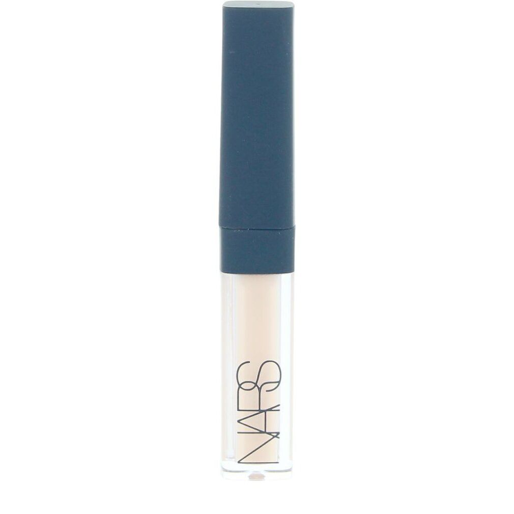 Tubo correttore chiaro con tappo blu. Scritta NARS. Vista verticale.