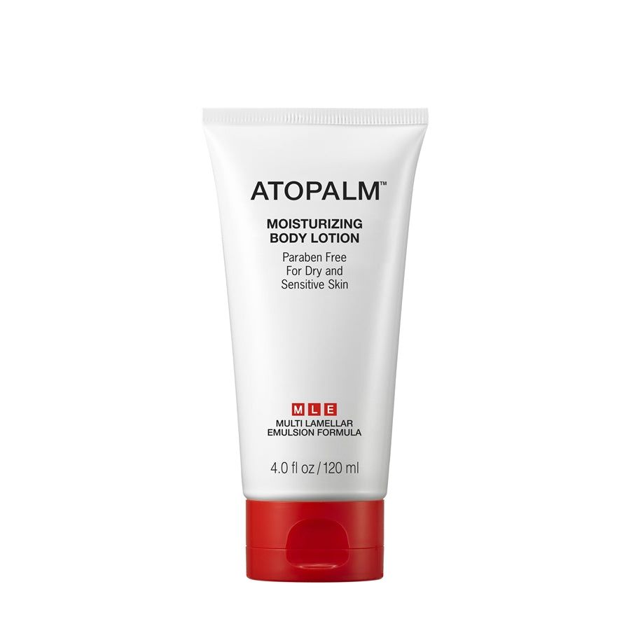 Flacone bianco con erogatore rosso. Scritta: ATOPALM Moisturizing Body Lotion. Per pelli secche e sensibili.