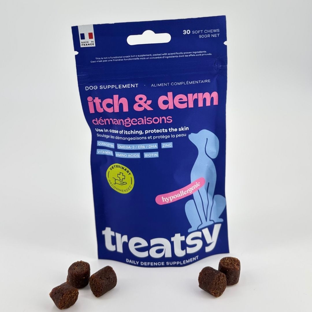 Integratore alimentare per cani 'itch & derm' in busta blu, 30 masticabili morbidi.