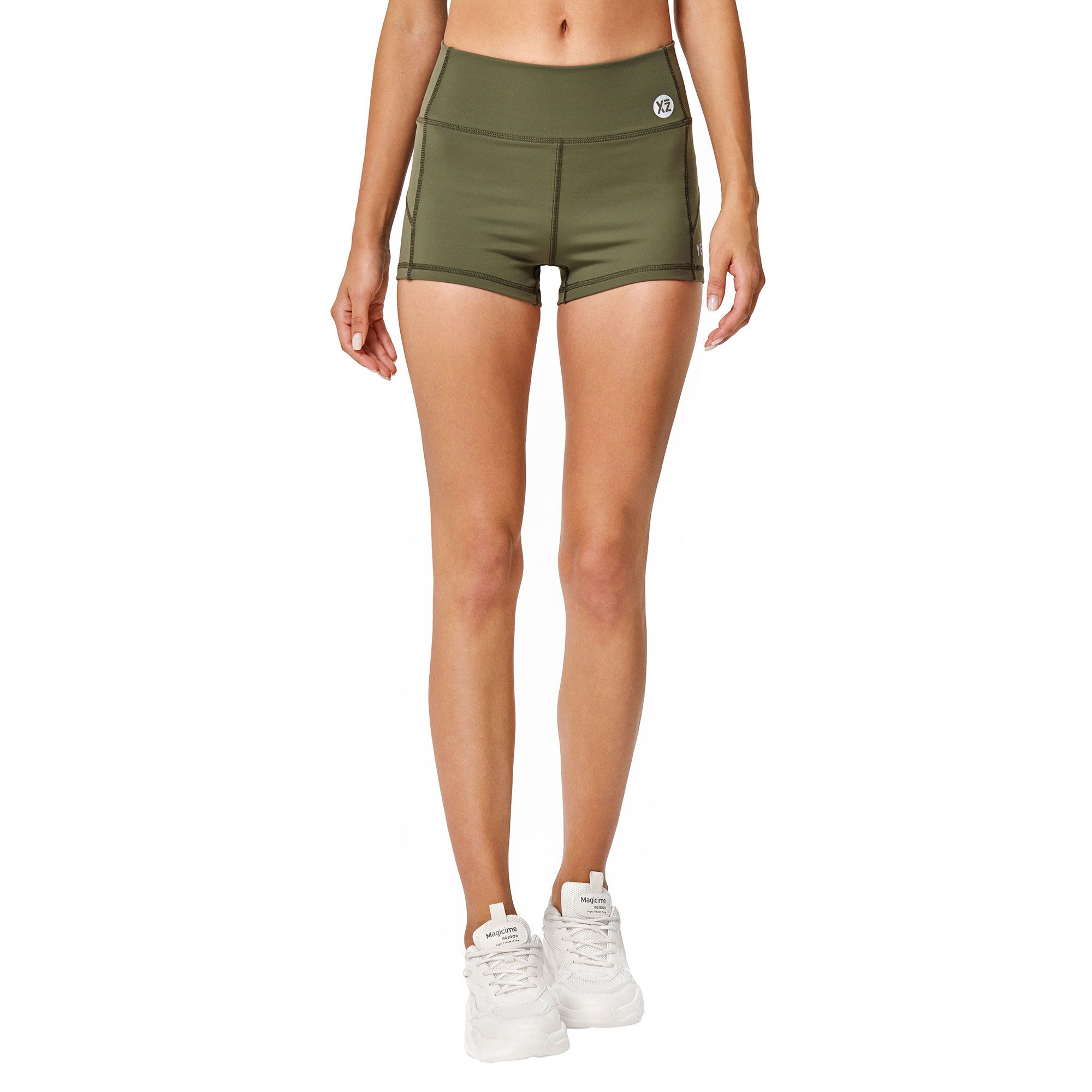 Pantaloncini sportivi verdi a vita alta con un piccolo logo bianco in vita.