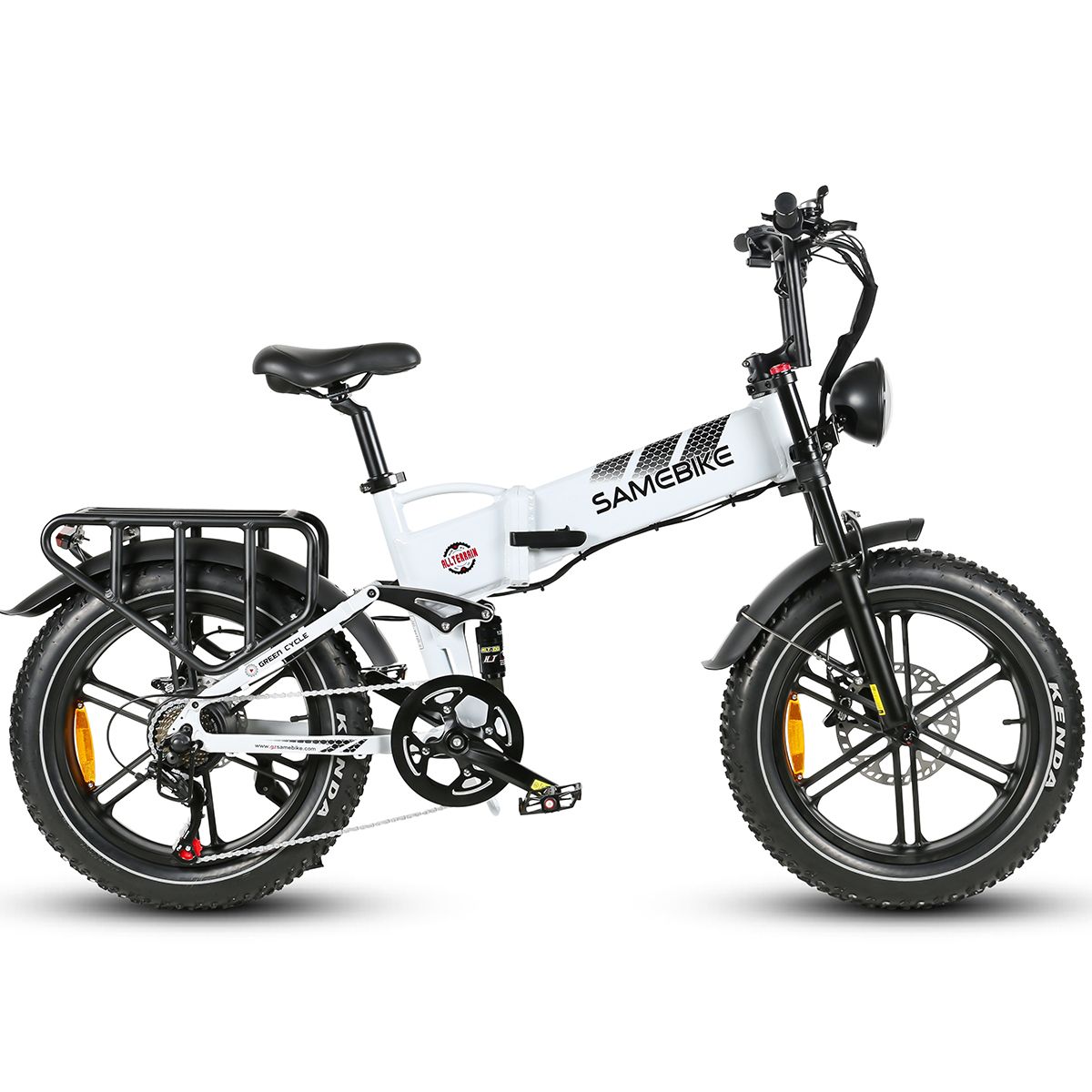 E-bike da montagna bianca con telaio nero, portapacchi e logo SAMEBIKE. Pneumatici neri con dettagli arancioni.