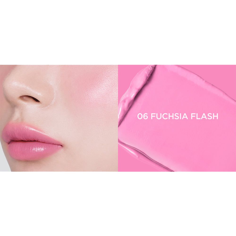 Modella con labbra e guance truccate con rossetto e blush rosa.