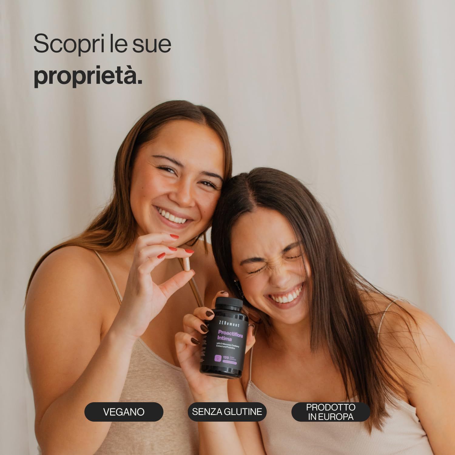 Due donne sorridono, tenendo una capsula e un flacone. Il flacone indica "Zenement Proactiflora Intima". Vegano, senza glutine, prodotto in Europa.