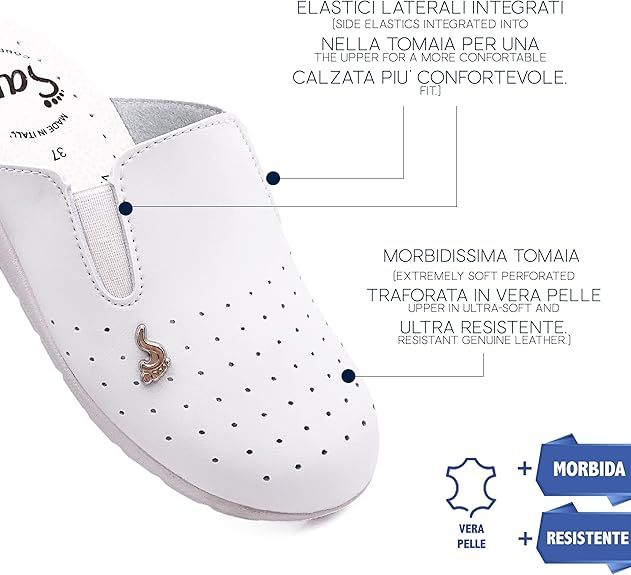 Primo piano di uno zoccolo Sanì bianco. Tomaia traforata in pelle, logo e testo. Testo: 'Vera Pelle'.