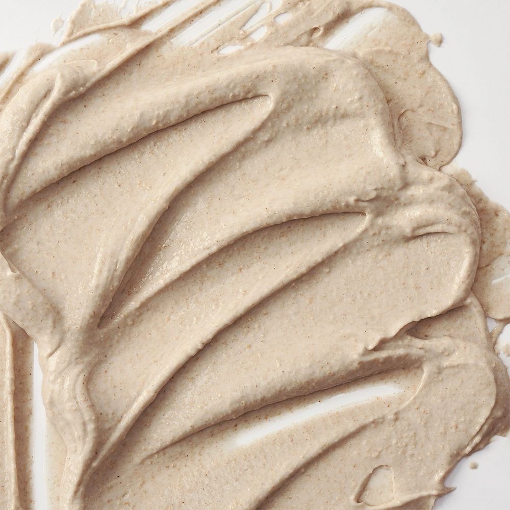 Texture cremosa della maschera BEAUTY OF JOSEON Ground Rice and Honey Glow Mask, applicata a onde.