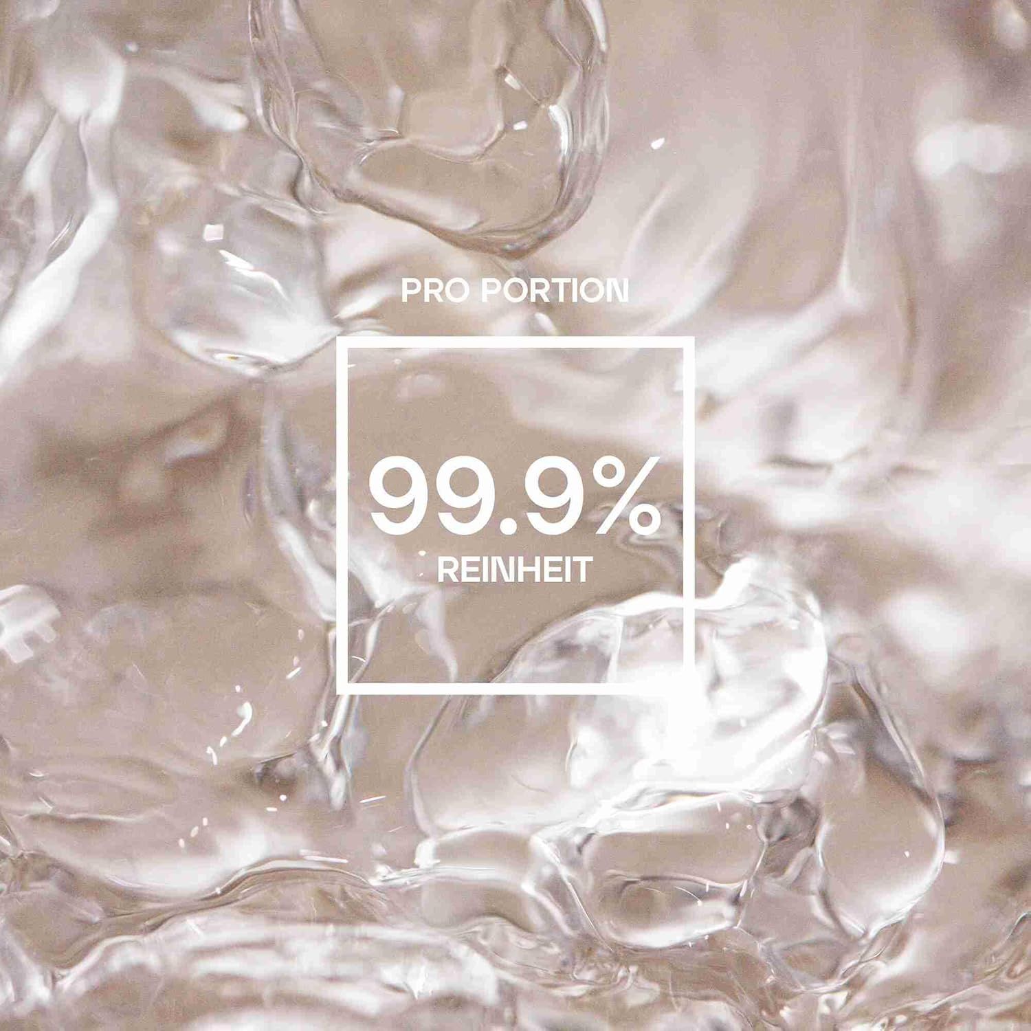 Primo piano di liquido con testo: 99,9% di purezza.